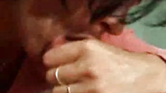 Porno sin registro Hija se bebe y su padre la golpea en el culo